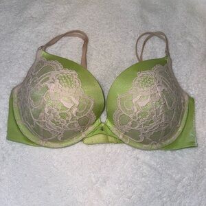 Victoria's Secret Green and Cream Lace Bra